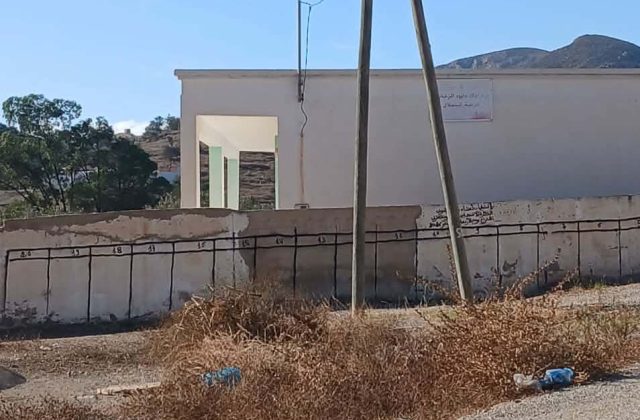 إغلاق مدرسة تينملال بجماعة أولاد داود أزخانين يثير معاناة التلاميذ.. والساكنة تناشد مديرية التعليم بالناظور التدخل