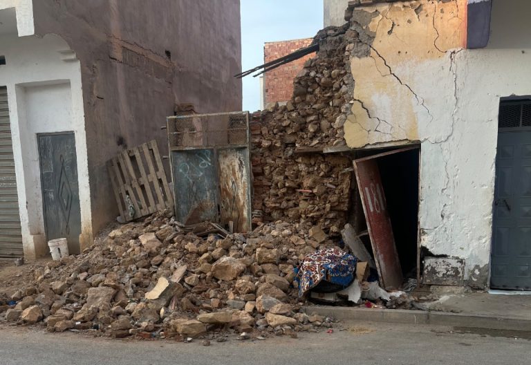 الدريوش.. منازل آيلة للسقوط بحي الفيلاج القديم تهدد سلامة المارة وسط انهيار عدد منها